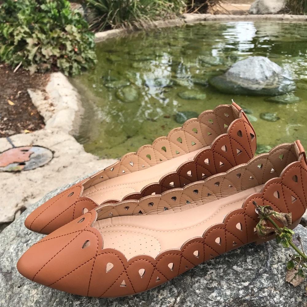 All new tan scalloped flats - Picture 2 of 12